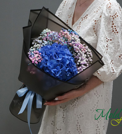 Bouquet with blue hydrangea and colored gypsophila photo 394x433